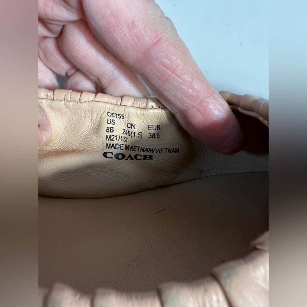 Coach Women's Beige Leather Flats - Picture 6 of 9
